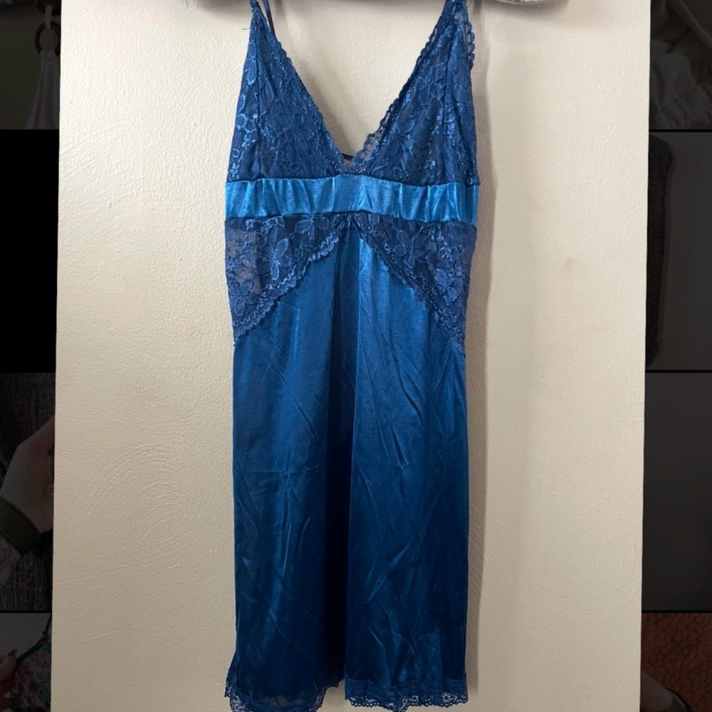 Elegant Blue Lace Chemise